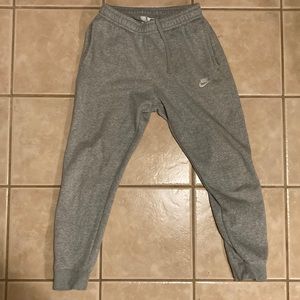 Nike sportswear club sweatpant joggers